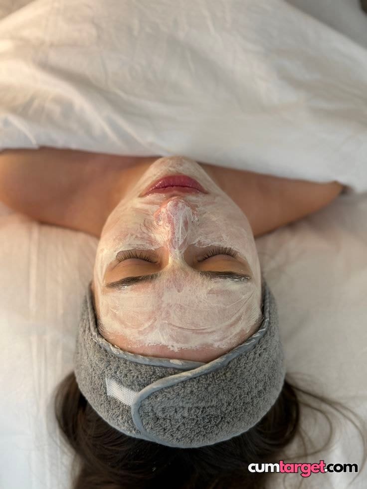Cum On Relaxing Facial Treatment