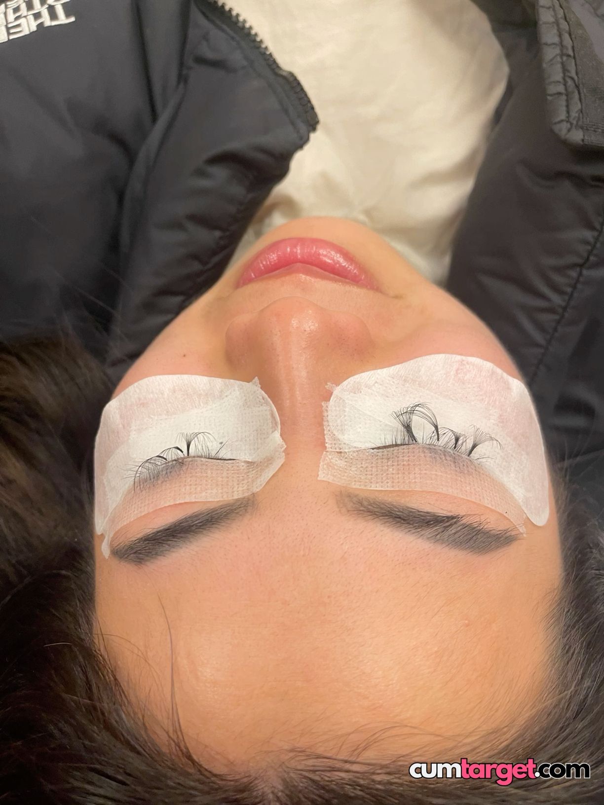 Waiting for Cum Eyelash Extension Preparation