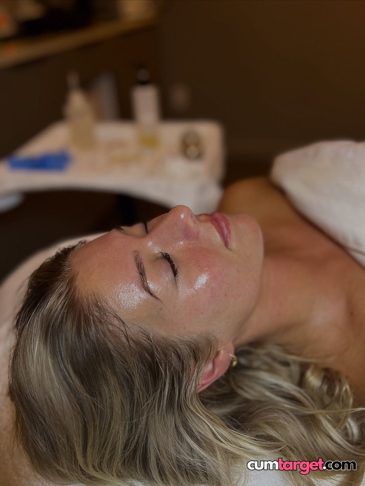 Wait for you Relaxing Facial Treatment