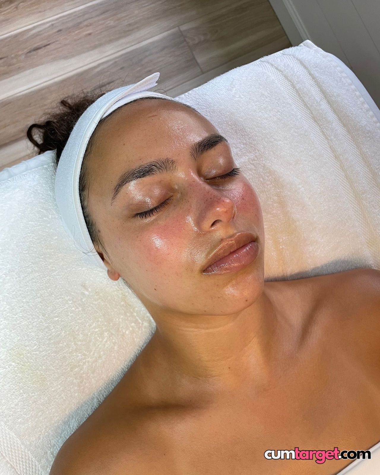 Spray on Relaxing Facial Treatment