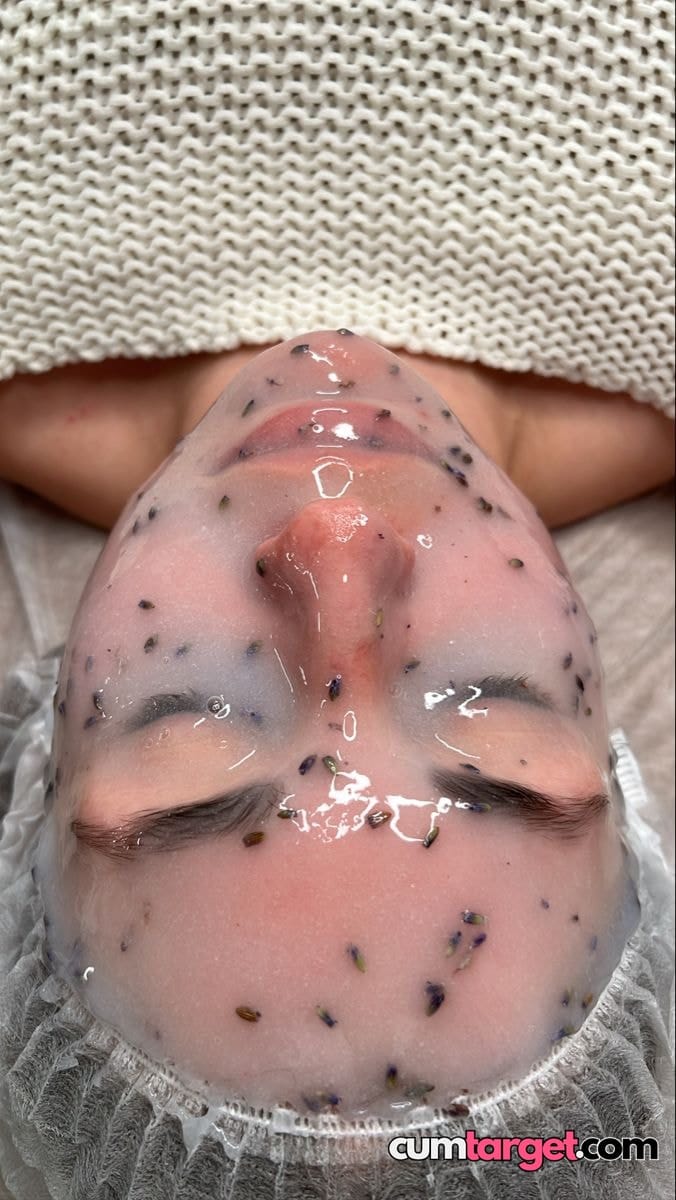 Target Facial Gel Mask Treatment