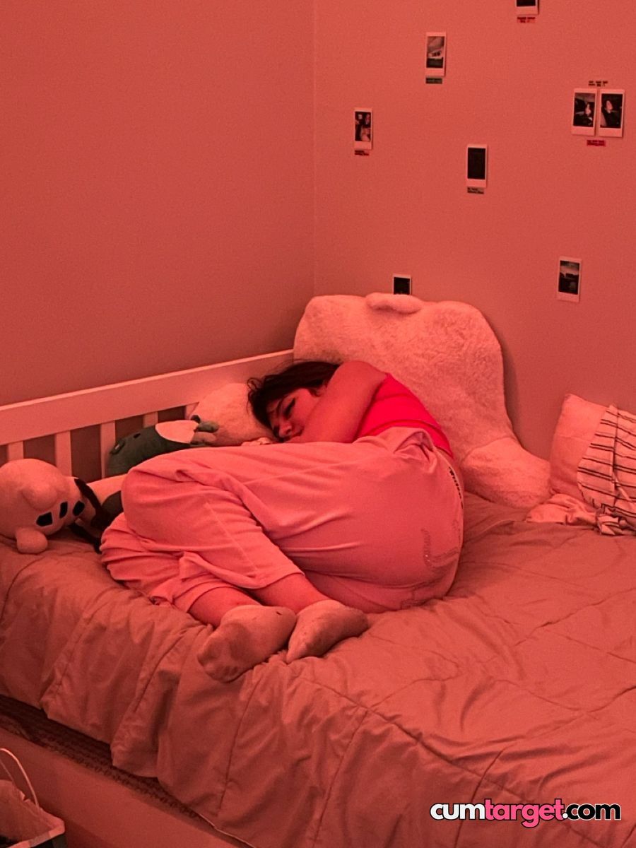 Cum Target Resting in Cozy Room