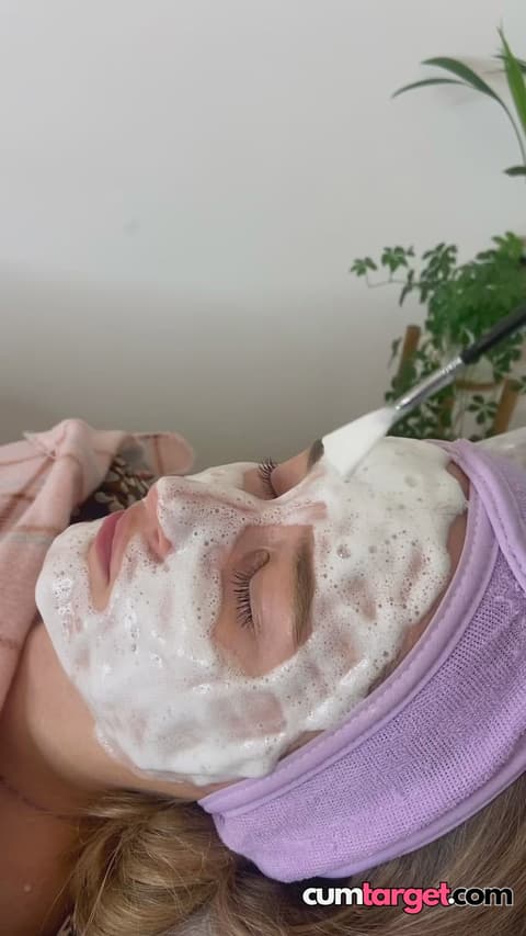 Cum Target Facial Treatment with Foam Mask
