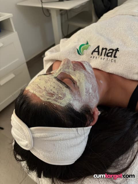 Wait for you Relaxing Facial Treatment