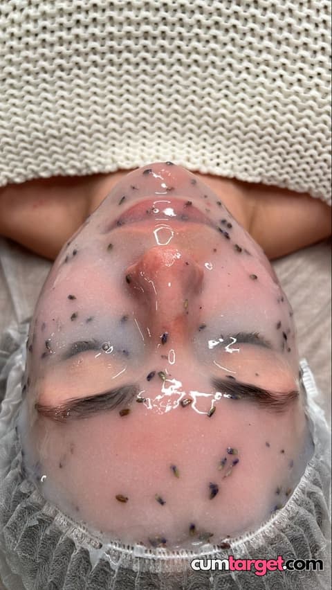 Target Facial Gel Mask Treatment