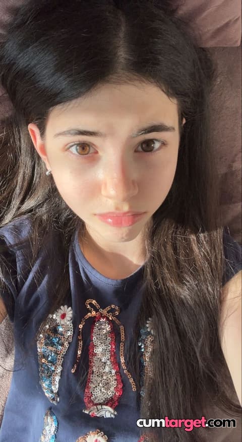 Target Close-up Girl with Heterochromia