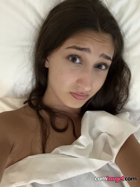 Wait for you Woman Lying in Bed