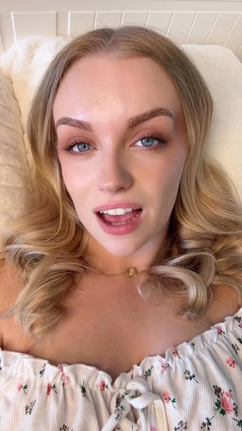 Close-up Woman Speaking