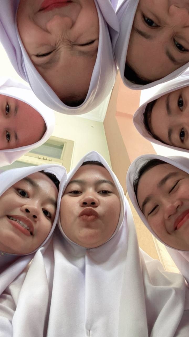 Circle of Friends Selfie