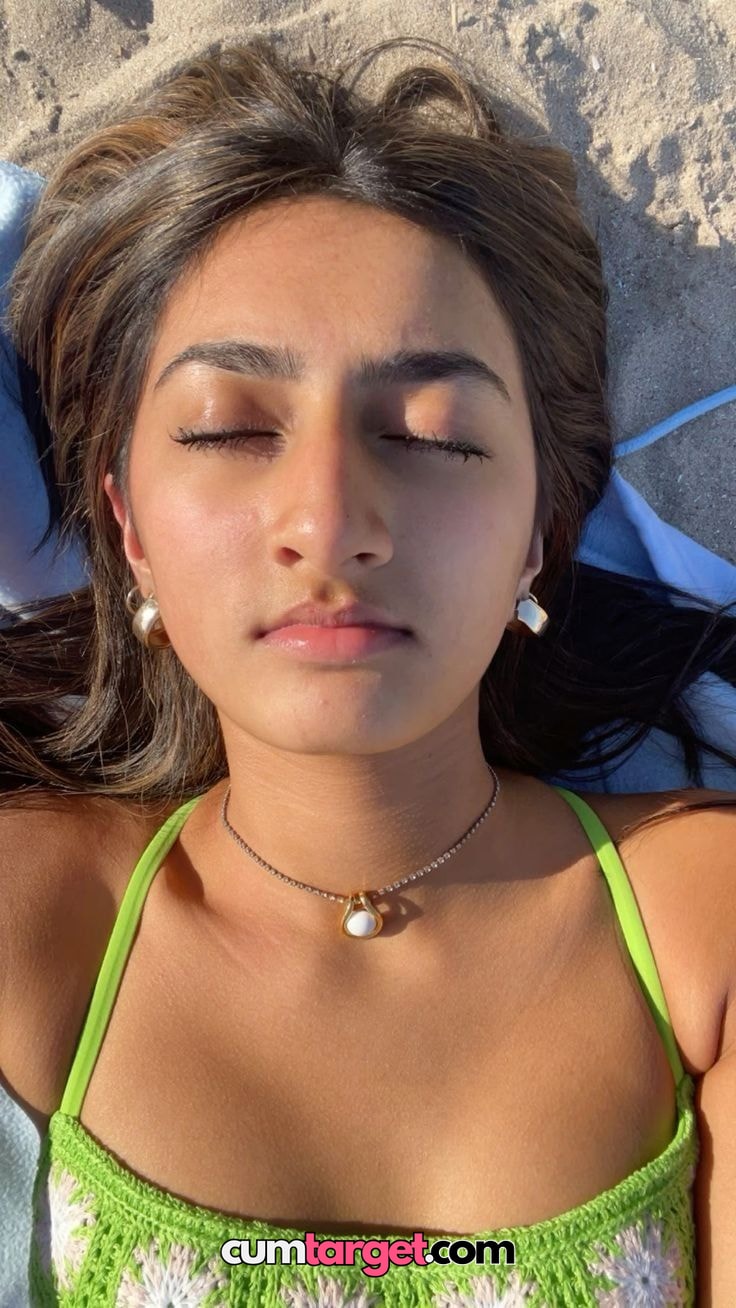 Spray on Wait for cum Relaxing Sunbather