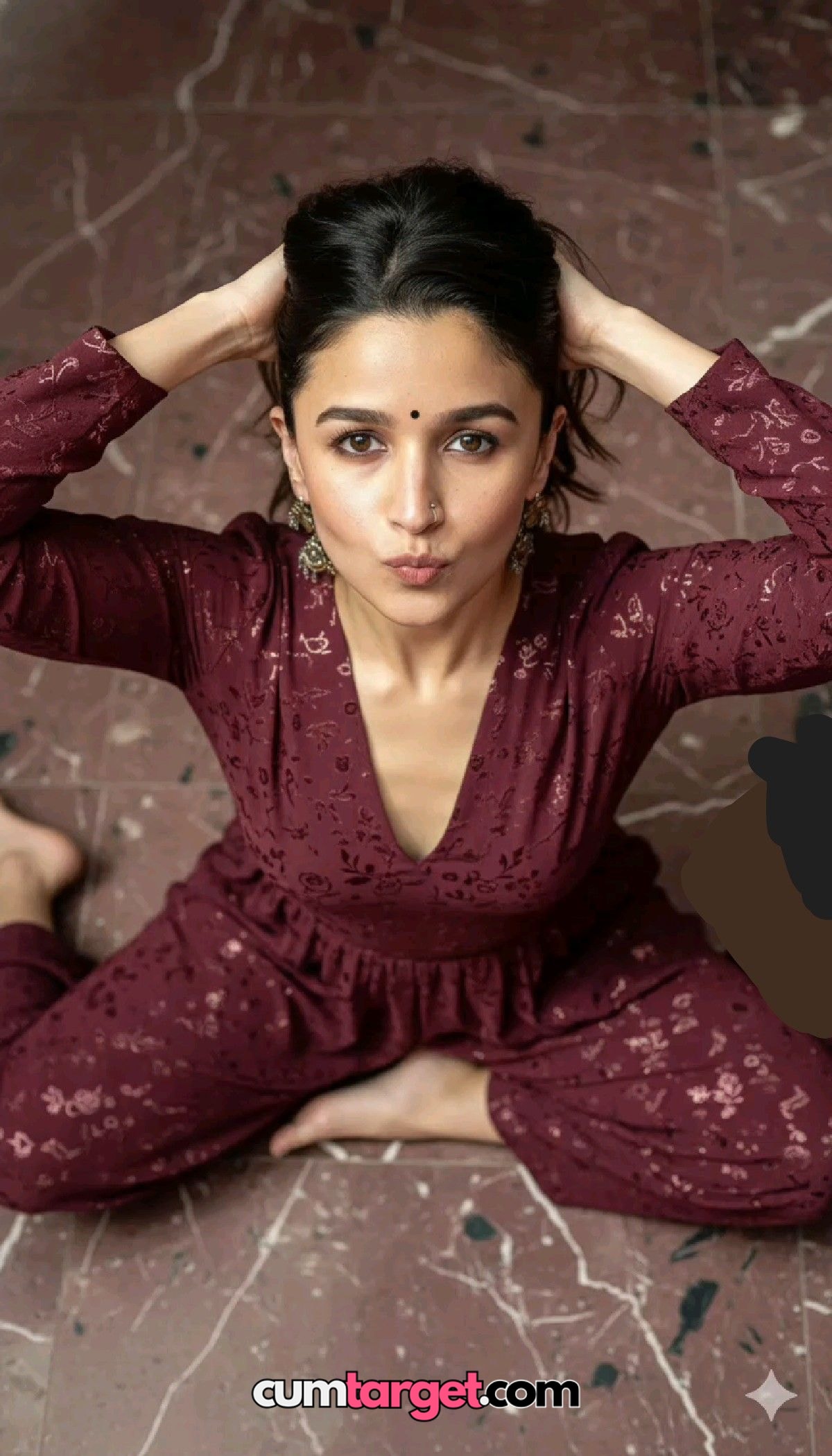 Wait for cum Finish on Woman Sitting on Floor